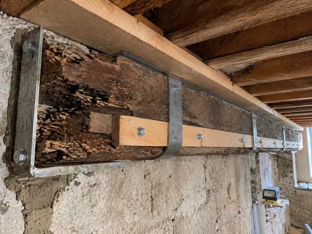 Renforcement urgence poutre bois degradee cadres acier