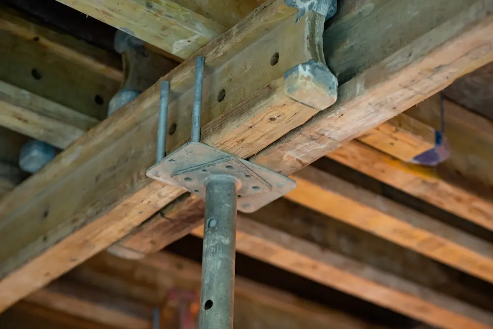 Poutres et solives anciennes – diagnostic structurel par ingénieur civigo